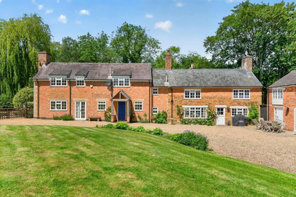 3 acres of Farmhouse for sale in Allexton