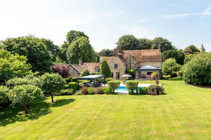 4 acres of Country Home for sale in Melchbourne and Yielden