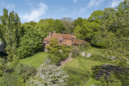 1.5 acres of House with Land for sale in Ellesborough