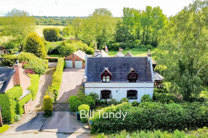 1 acre of Farmhouse for sale in Hamstall Ridware