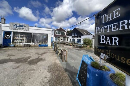 Pub for sale in Grade-Ruan