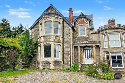 1 acre of House with Land for sale in Hereford