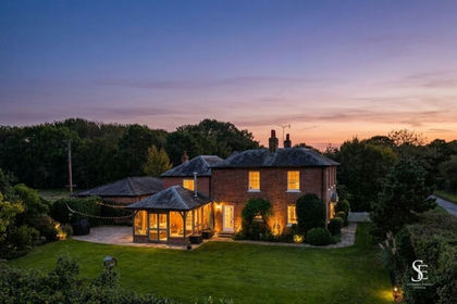 3 acres of Farmhouse for sale in White Waltham