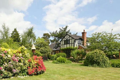 1 acre of House with Land for sale in Yoxall