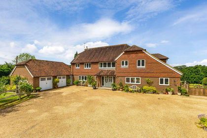 13 acres of Farmhouse for sale in Billingshurst