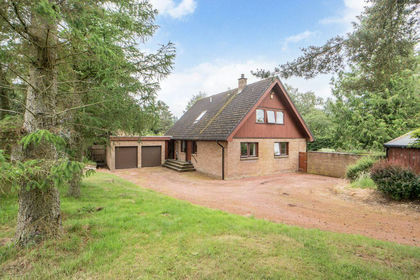 8 acres of House with Land for sale in Dumfriesshire, Clydesdale and Tweeddale