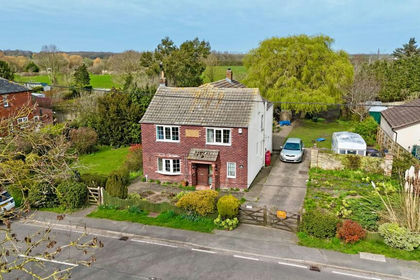 1 acre of House with Land for sale in Kexby