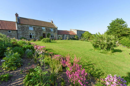 2.3 acres of Farmhouse for sale in Ugthorpe