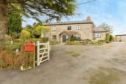 1 acre of Cottage for sale in Llanfynydd