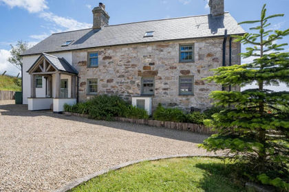 1.3 acres of House with Land for sale in Botwnnog