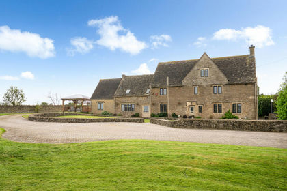 3 acres of House with Land for sale in Minchinhampton