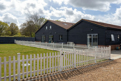 Barn Conversion for sale in Alfold