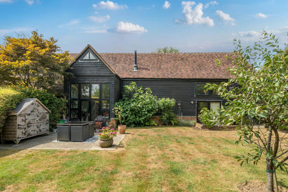 Land for sale in Bovingdon