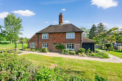 2.8 acres of Farmhouse for sale in Biddenden