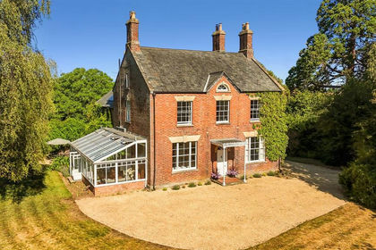 1.5 acres of Land for sale in Slimbridge