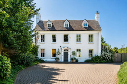 2.6 acres of House with Land for sale in Welford-on-Avon
