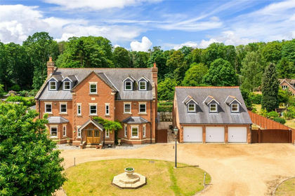 1.9 acres of House with Land for sale in Sywell