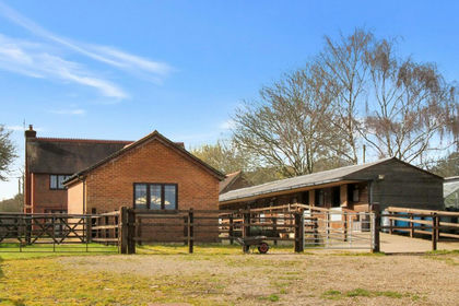 2.8 acres of Equestrian property for sale in Swanmore