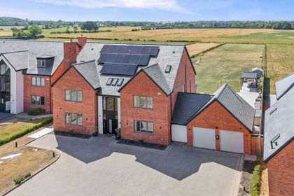 1.5 acres of House with Land for sale in Lighthorne