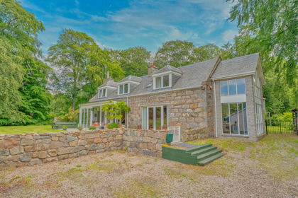 1 acre of Cottage for sale in Aberdeen North