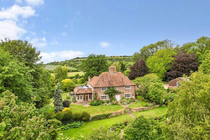 3.4 acres of Farmhouse for sale in Postling