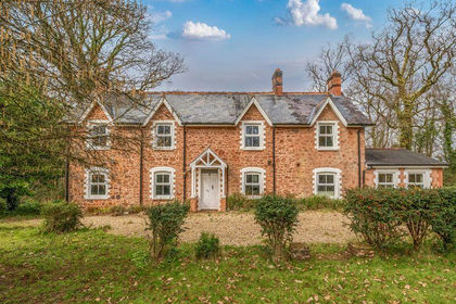 1.8 acres of Cottage for sale in Bathealton