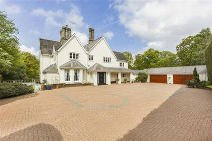 5.5 acres of House with Land for sale in Hatfield