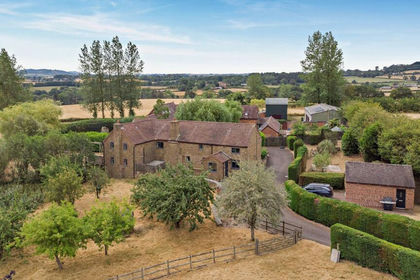 1.5 acres of Farmhouse for sale in Rock