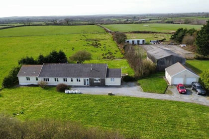 8 acres of Smallholding for sale in Jeffreyston