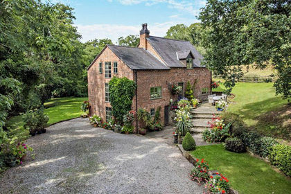19 acres of Historic House for sale in Tilston