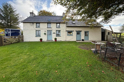 5.5 acres of Cottage for sale in Lledrod