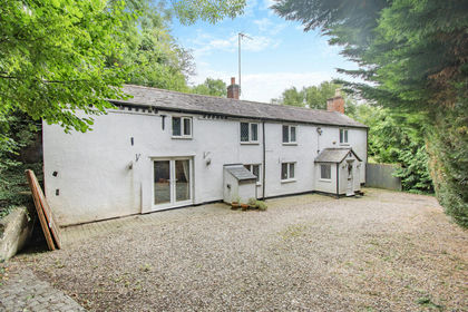 1.5 acres of Cottage for sale in Willington Worthenbury