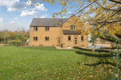 10 acres of House with Land for sale in Pitcombe