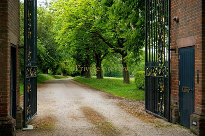 21 acres of Country Estate for sale in Ayot St Peter