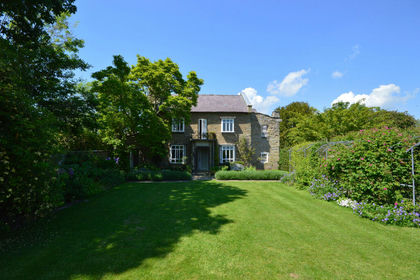 5.3 acres of House with Land for sale in Croft and Yarpole