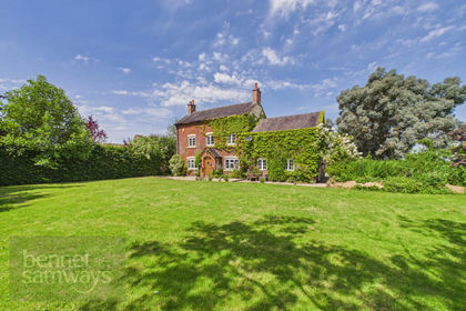 4 acres of Farmhouse for sale in Snelston
