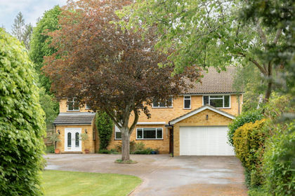 1 acre of House with Land for sale in Hemel Hempstead