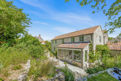 1 acre of Cottage for sale in Compton Dando