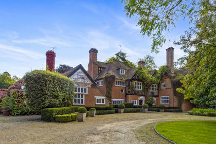 2.5 acres of Country Home for sale in Runnymede and Weybridge