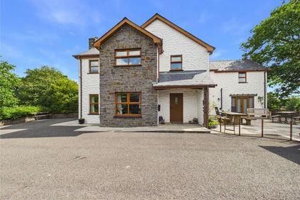 1 acre of House with Land for sale in Henllanfallteg