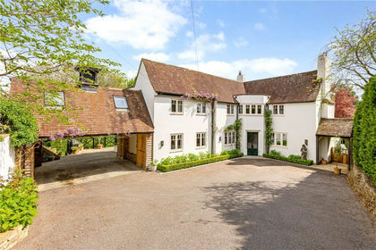 3.1 acres of House with Land for sale in Devizes