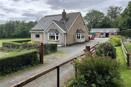 14 acres of House with Land for sale in Llanfair-ar-y-bryn
