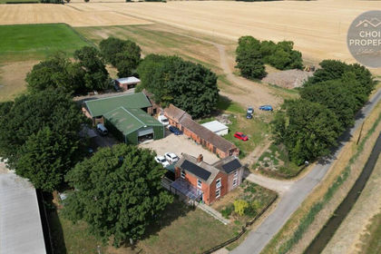 5.5 acres of House with Land for sale in Theddlethorpe All Saints