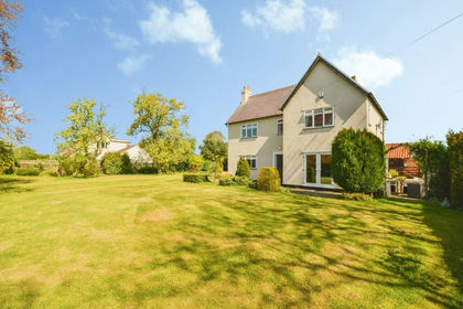 8.1 acres of Farmhouse for sale in North Cowton