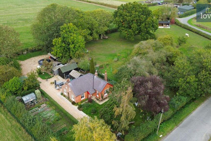 1.6 acres of House with Land for sale in Authorpe
