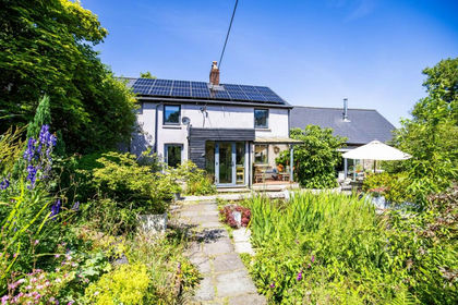 3.9 acres of Farmhouse for sale in Ynysybwl and Coed-y-cwm