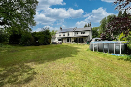 1.8 acres of Land for sale in Pont-y-clun