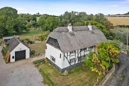 1.6 acres of Cottage for sale in Sedgeberrow