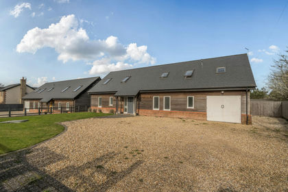 Land for sale in Blunsdon