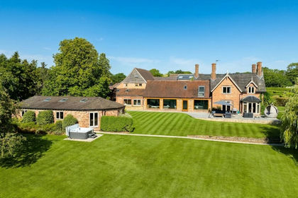 6.8 acres of Country Home for sale in Snitterfield